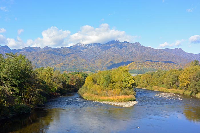 空知川と芦別岳