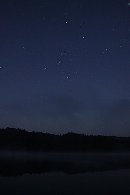 湖の上で輝くオリオン座