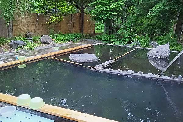 三香温泉の露天風呂