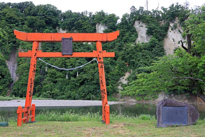 最上川と矢向神社