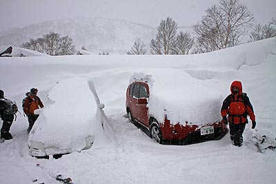 3時間で車は雪に埋もれていた