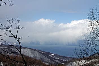 雪雲のかかる日本海